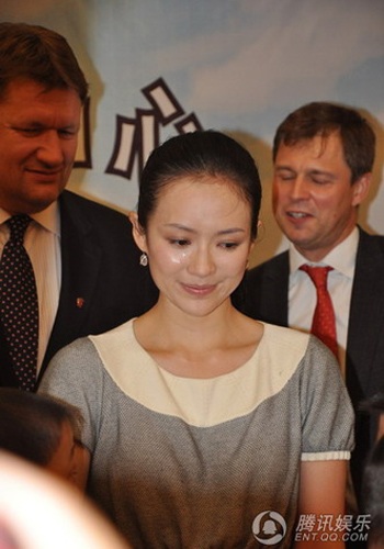 Chương Tử Di rơi lệ trong chuyến đi từ thiện - 6 Chương Tử Di rơi lệ trong chuyến đi từ thiện - 6