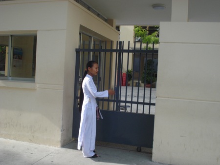 Một thí sinh đến muộn được phép vào phòng thi - 2 Một thí sinh đến muộn được phép vào phòng thi - 2