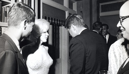 Công bố ảnh "độc" của Monroe và Kennedy - 1