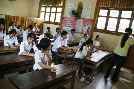 "Chật vật" sĩ tử thi tốt nghiệp tại trường cấp 1 - 8