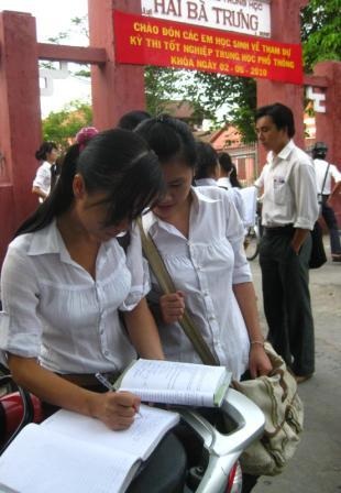 Hơn 1 triệu thí sinh bắt đầu dự thi tốt nghiệp - 12