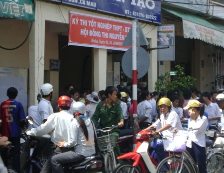 Xé bài thi Địa, 1 thí sinh bị cấm thi 3 môn còn lại - 1 Xé bài thi Địa, 1 thí sinh bị cấm thi 3 môn còn lại - 1