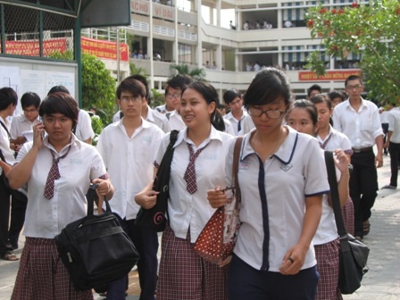 Thí sinh “thong thả” bước vào ngày thi thứ 2 - 1