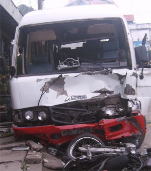 Tai nạn giao thông liên hoàn làm 2 người chết - 1 Tai nạn giao thông liên hoàn làm 2 người chết - 1