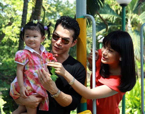 Trương Ngọc Ánh chưa nghĩ đến chuyện có bé thứ hai  - 4