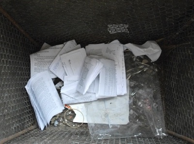 Phao thi trắng sân trường    - 7