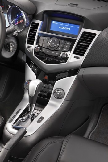 Chevy Cruze 2011 cạnh tranh Honda Civic - 9 Chevy Cruze 2011 cạnh tranh Honda Civic - 9