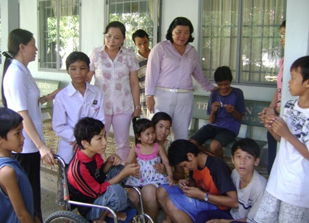 Cậu bé bị hành hạ như thời trung cổ chuyển về nhà mới - 3