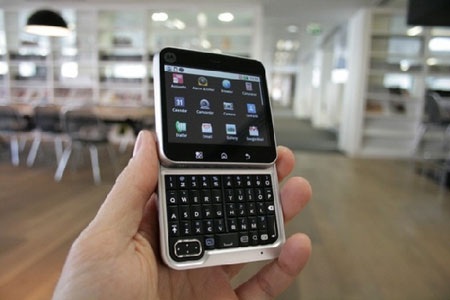 Chiêm ngưỡng “dế” Flipout vuông của Motorola - 2 Chiêm ngưỡng “dế” Flipout vuông của Motorola - 2