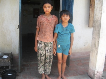 Cuộc sống thiếu thốn của hai chị em có cha mù, mẹ ngớ ngẩn - 3