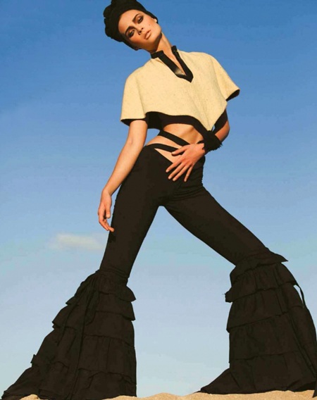 Tiiu Kuik khoe dáng trên cát - 2