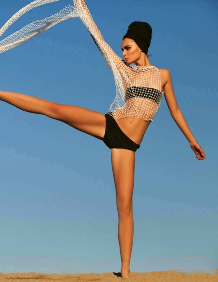 Tiiu Kuik khoe dáng trên cát - 5