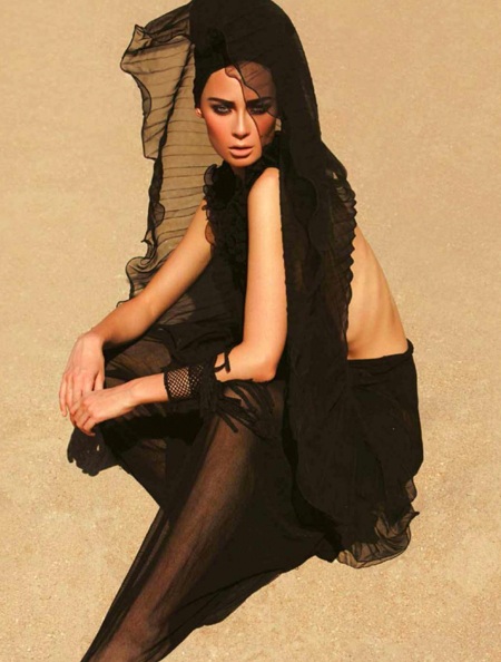 Tiiu Kuik khoe dáng trên cát - 6