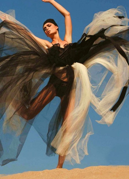 Tiiu Kuik khoe dáng trên cát - 7