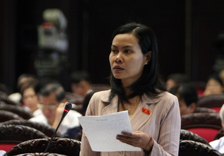 Xăng dầu hay thuốc lá cần đánh thuế môi trường? - 1 Xăng dầu hay thuốc lá cần đánh thuế môi trường? - 1