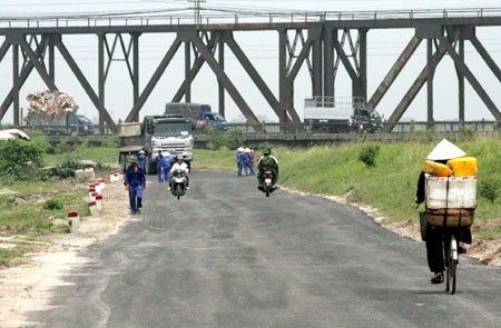 Hối hả chuẩn bị thông cầu phao qua sông Đuống - 10