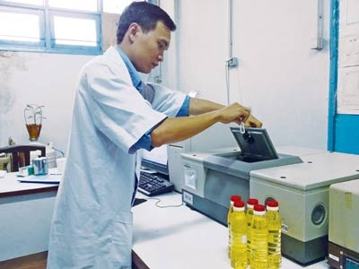 Phát hiện nhiều dầu ăn, mỳ gói có chất béo trans - 1 Phát hiện nhiều dầu ăn, mỳ gói có chất béo trans - 1