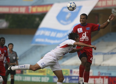 HLV Nguyễn Thành Vinh: “Bàn gỡ hòa của HA Gia Lai là... trời cho” - 1 HLV Nguyễn Thành Vinh: “Bàn gỡ hòa của HA Gia Lai là... trời cho” - 1