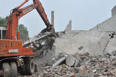 “Trảm” các công trình cản trở dự án đường Láng - Hòa Lạc - 1