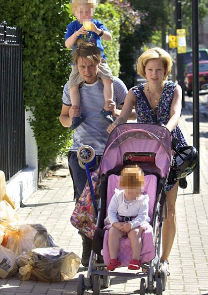 Sau sóng gió, thành viên Take That đoàn tụ với vợ - 2 Sau sóng gió, thành viên Take That đoàn tụ với vợ - 2