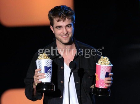 “Trăng non” thắng lớn tại MTV Movie Awards 2010 - 2 “Trăng non” thắng lớn tại MTV Movie Awards 2010 - 2