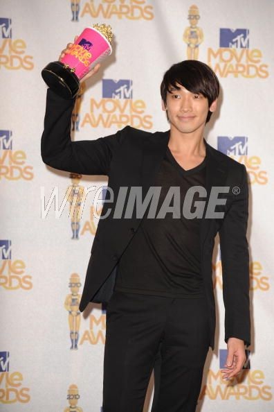 “Trăng non” thắng lớn tại MTV Movie Awards 2010 - 8 “Trăng non” thắng lớn tại MTV Movie Awards 2010 - 8