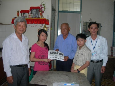 Quà nhân ái đến với ba chị em mồ côi cả cha lẫn mẹ - 1