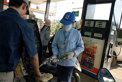 Xăng giảm 500 đồng/lít từ 22 giờ ngày 8/6 - 1