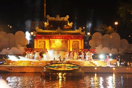 Xuôi thuyền khám phá “Huyền thoại sông Hương" - 12 Xuôi thuyền khám phá “Huyền thoại sông Hương" - 12