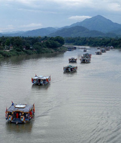 Xuôi thuyền khám phá “Huyền thoại sông Hương" - 1 Xuôi thuyền khám phá “Huyền thoại sông Hương" - 1