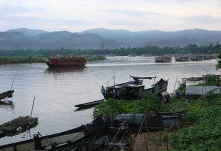 Xuôi thuyền khám phá “Huyền thoại sông Hương" - 7 Xuôi thuyền khám phá “Huyền thoại sông Hương" - 7