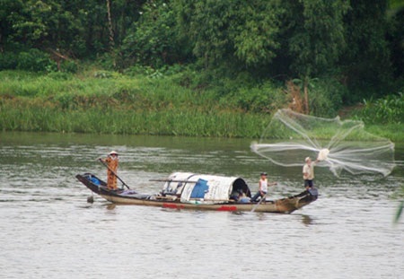 Xuôi thuyền khám phá “Huyền thoại sông Hương" - 5 Xuôi thuyền khám phá “Huyền thoại sông Hương" - 5