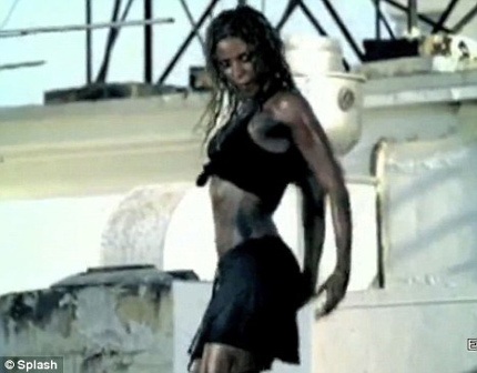 Shakira tung video clip ủng hộ World Cup 2010 - 3 Shakira tung video clip ủng hộ World Cup 2010 - 3