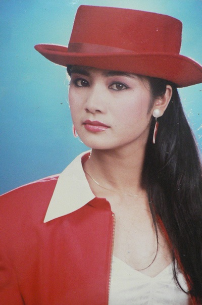 Cuộc sống êm đềm của người đẹp “Lá ngọc cành vàng” - 2 Cuộc sống êm đềm của người đẹp “Lá ngọc cành vàng” - 2