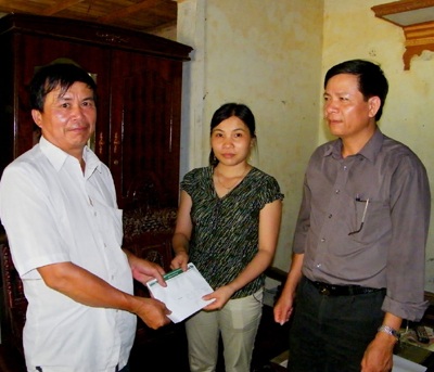 Hơn 160 triệu đồng đến với "bé lớp 3 khất thực..."  - 2