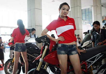 Những “bông hoa” tại Auto Expo 2010 - 4