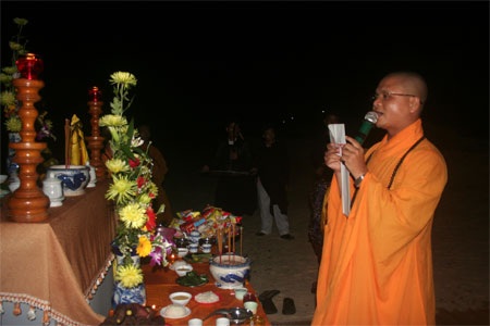 Thiêng liêng đại lễ cầu siêu trên quần đảo Trường Sa - 2 Thiêng liêng đại lễ cầu siêu trên quần đảo Trường Sa - 2