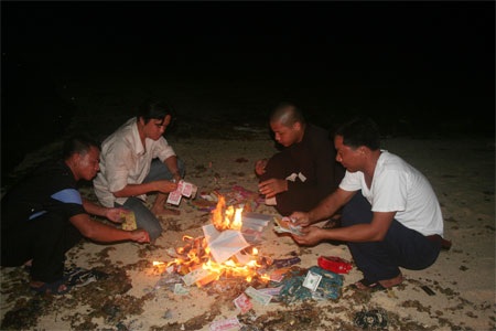 Thiêng liêng đại lễ cầu siêu trên quần đảo Trường Sa - 15 Thiêng liêng đại lễ cầu siêu trên quần đảo Trường Sa - 15