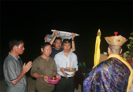 Thiêng liêng đại lễ cầu siêu trên quần đảo Trường Sa - 12 Thiêng liêng đại lễ cầu siêu trên quần đảo Trường Sa - 12