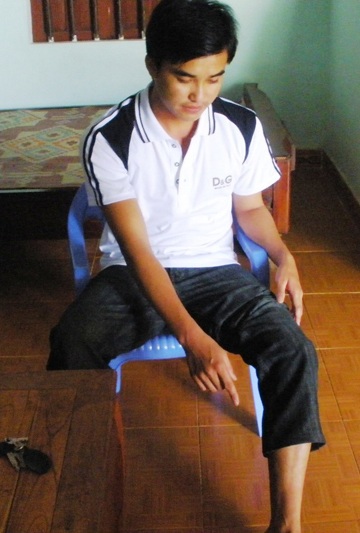 Từ cõi chết trở về thành “thần y” chữa rắn cắn - 2