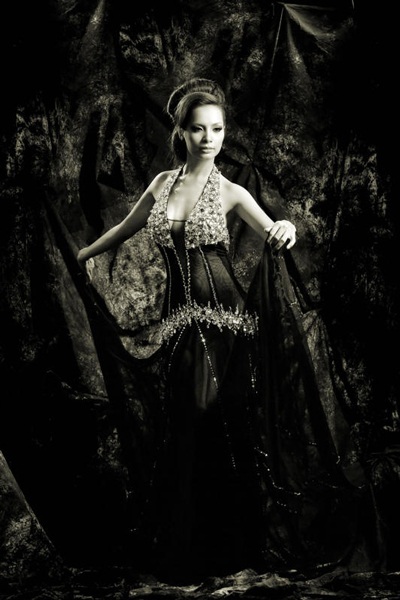 Thúy Hạnh đẹp bí ẩn trong bộ ảnh mới - 1