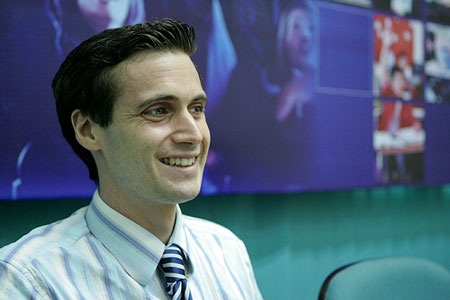 Video thầy Paul Stanton hát ca khúc Thủy Tiên - 1