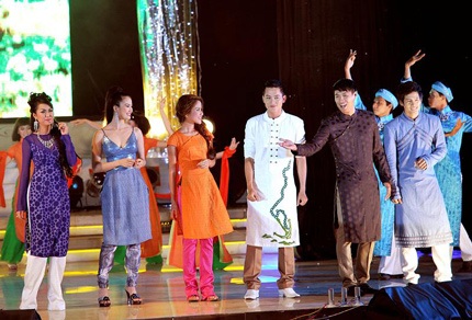 Đêm nhan sắc: Ấn tượng những màn kết hợp - 1 Đêm nhan sắc: Ấn tượng những màn kết hợp - 1