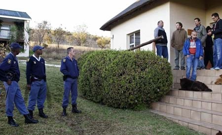 Cướp có vũ trang tấn công phóng viên tại Nam Phi - 1