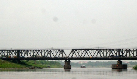 Ngày đầu thông cầu phao Đuống - ô tô mắc cạn, ùn tắc kéo dài - 7