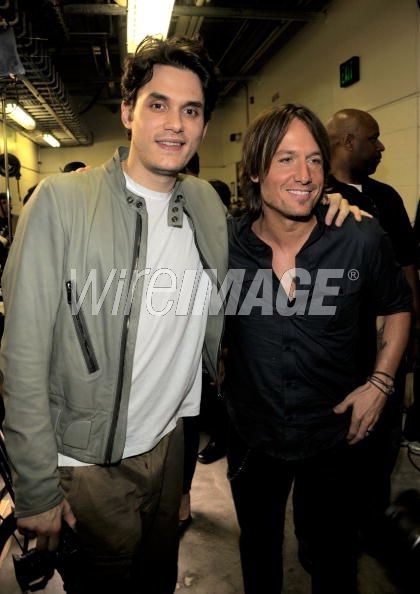 Nhộn nhịp “sao” tới dự lễ trao giải CMT - 14 Nhộn nhịp “sao” tới dự lễ trao giải CMT - 14