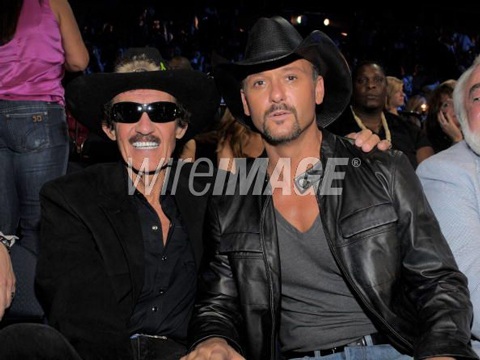 Nhộn nhịp “sao” tới dự lễ trao giải CMT - 16 Nhộn nhịp “sao” tới dự lễ trao giải CMT - 16