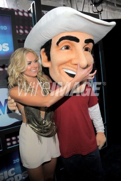 Nhộn nhịp “sao” tới dự lễ trao giải CMT - 12 Nhộn nhịp “sao” tới dự lễ trao giải CMT - 12