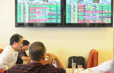 Bluechips tăng điểm, thanh khoản 2 sàn cải thiện - 1