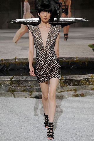 BST xuân hè 2010 của Julien Macdonald - 16 BST xuân hè 2010 của Julien Macdonald - 16